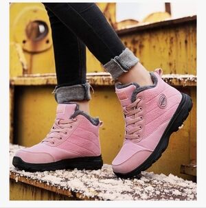 NWOT Women's Pink Winter Boots